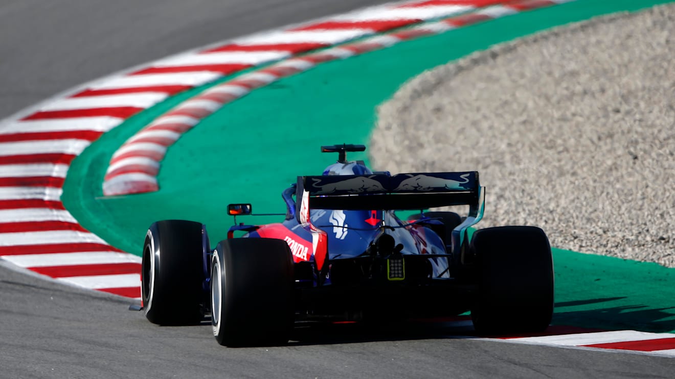 CIRCUIT DE BARCELONA-CATALUNYA, SPAIN - FEBRUARY 26: Alex Albon, Scuderia Toro Rosso STR14 during the Barcelona February testing II at Circuit de Barcelona-Catalunya on February 26, 2019 in Circuit de Barcelona-Catalunya, Spain. (Photo by Andy Hone / LAT Images)