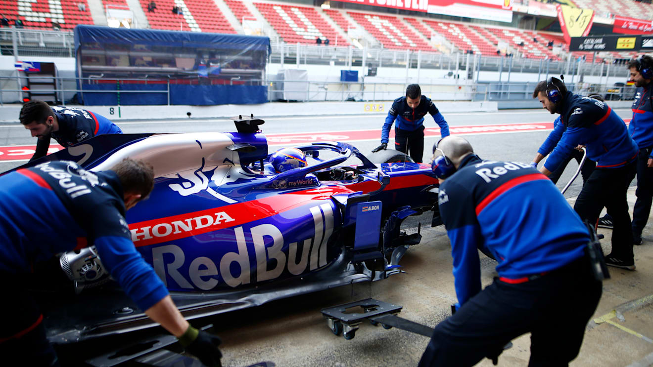 CIRCUIT DE BARCELONA-CATALUNYA, SPAIN - FEBRUARY 28: Alex Albon, Scuderia Toro Rosso STR14 during the Barcelona February testing II at Circuit de Barcelona-Catalunya on February 28, 2019 in Circuit de Barcelona-Catalunya, Spain. (Photo by Andy Hone / LAT Images)