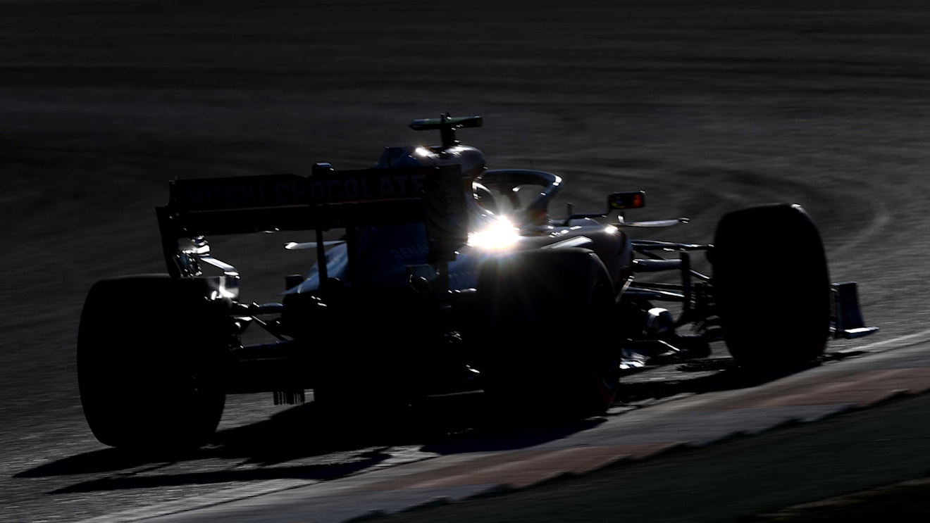 AUSTIN, TEXAS - NOVEMBER 02: Lando Norris of Great Britain driving the (4) McLaren F1 Team MCL34 Renault on track during qualifying for the F1 Grand Prix of USA at Circuit of The Americas on November 02, 2019 in Austin, Texas. (Photo by Clive Mason/Getty Images)