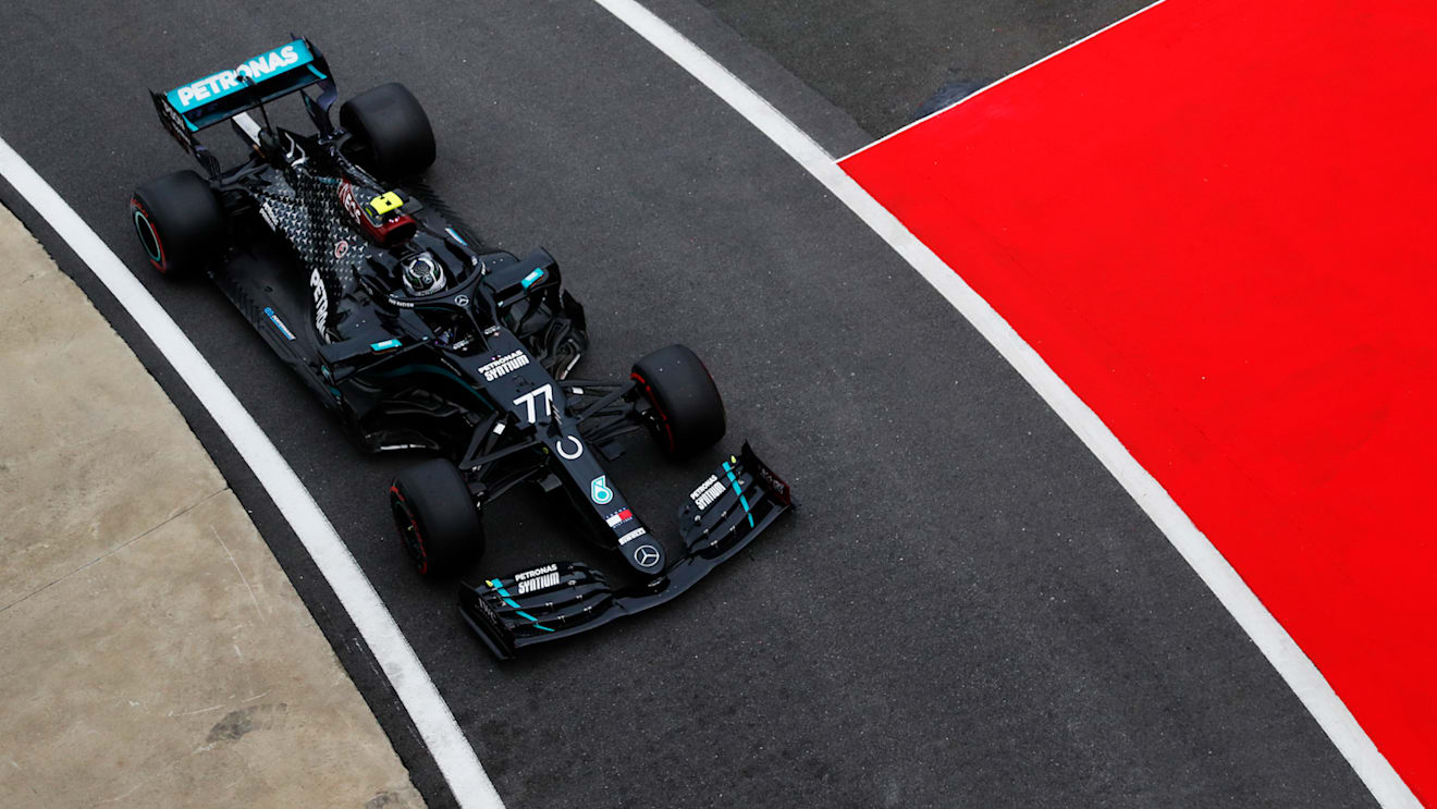NORTHAMPTON, ENGLAND - AUGUST 07: Valtteri Bottas of Finland driving the (77) Mercedes AMG Petronas F1 Team Mercedes W11 during practice for the F1 70th Anniversary Grand Prix at Silverstone on August 07, 2020 in Northampton, England. (Photo by Frank Augstein/Pool via Getty Images)