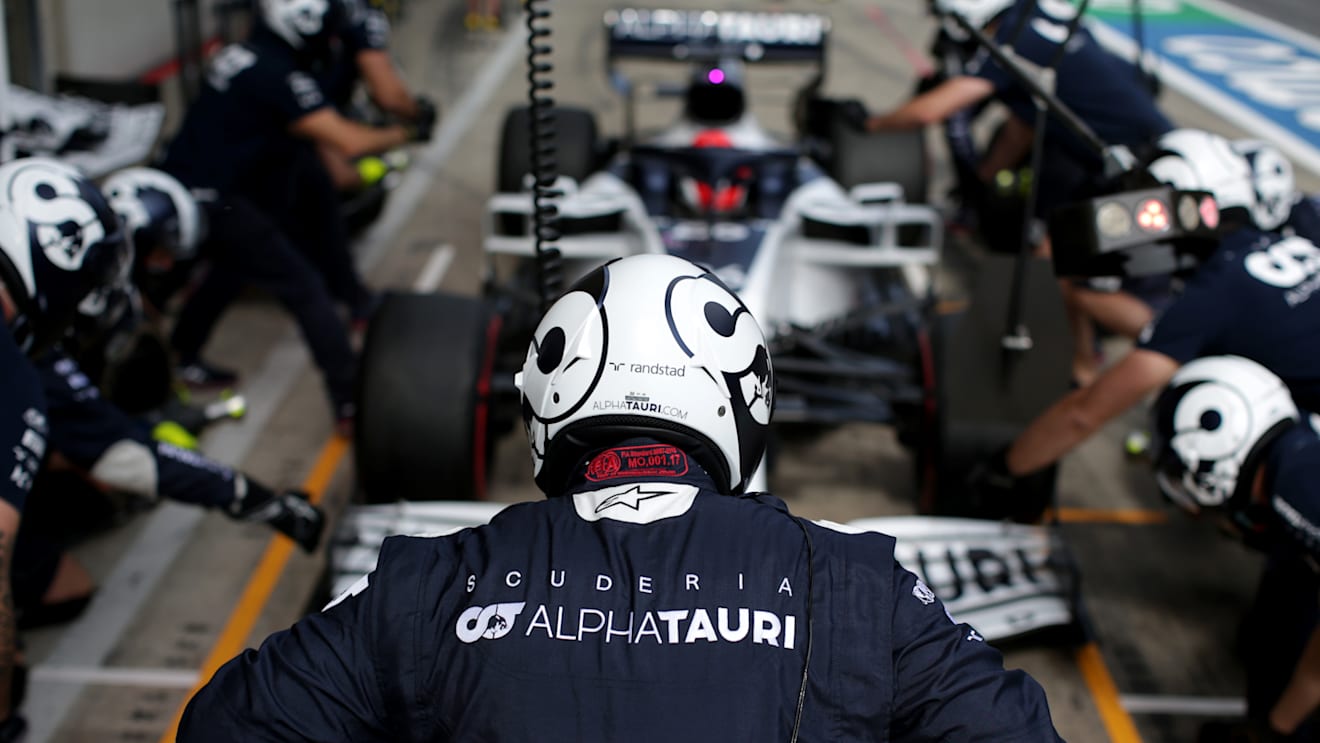 SPIELBERG, AUSTRIA - JULY 03: Scuderia AlphaTauri team members prepare for a pit stop for during practice for the F1 Grand Prix of Austria at Red Bull Ring on July 03, 2020 in Spielberg, Austria. (Photo by Peter Fox/Getty Images)