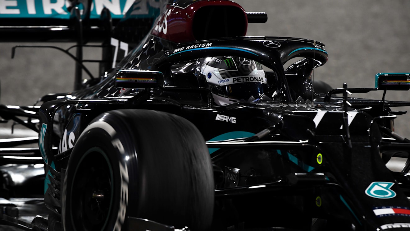 BAHRAIN, BAHRAIN - NOVEMBER 29: Valtteri Bottas of Finland driving the (77) Mercedes AMG Petronas F1 Team Mercedes W11 on track during the F1 Grand Prix of Bahrain at Bahrain International Circuit on November 29, 2020 in Bahrain, Bahrain. (Photo by Rudy Carezzevoli/Getty Images)