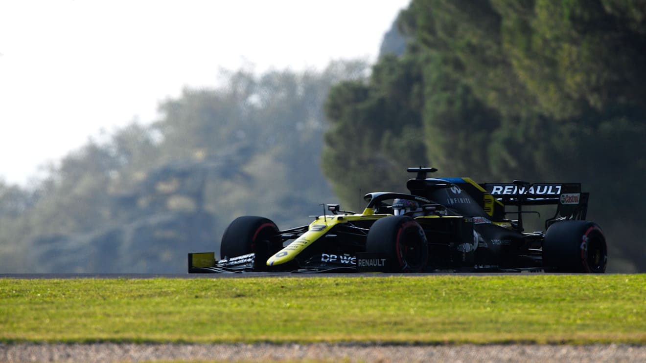 IMOLA, ITALY - OCTOBER 31: Daniel Ricciardo of Australia driving the (3) Renault Sport Formula One Team RS20 on track during qualifying ahead of the F1 Grand Prix of Emilia Romagna at Autodromo Enzo e Dino Ferrari on October 31, 2020 in Imola, Italy. (Photo by Rudy Carezzevoli/Getty Images)
