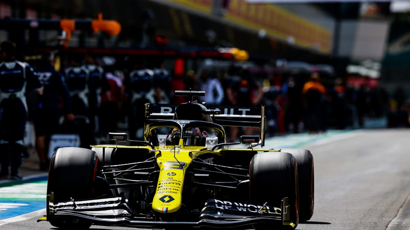NORTHAMPTON, ENGLAND - AUGUST 02:  Daniel Ricciardo of Australia and Renault during the F1 Grand Prix of Great Britain at Silverstone on August 02, 2020 in Northampton, England. (Photo by Peter Fox/Getty Images)
