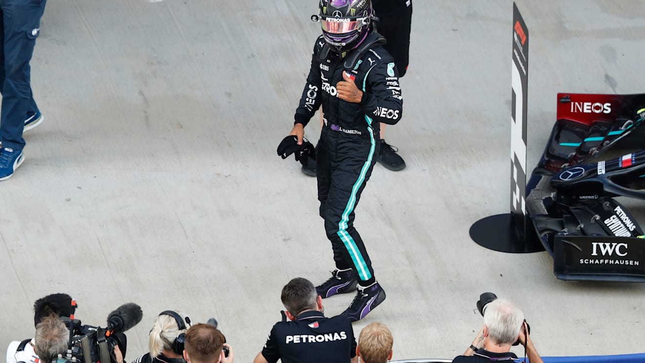 SOCHI, RUSSIA - SEPTEMBER 26: Pole position qualifier Lewis Hamilton of Great Britain and Mercedes GP celebrates with teammates in parc ferme during qualifying ahead of the F1 Grand Prix of Russia at Sochi Autodrom on September 26, 2020 in Sochi, Russia. (Photo by Pavel Golovkin - Pool/Getty Images)
