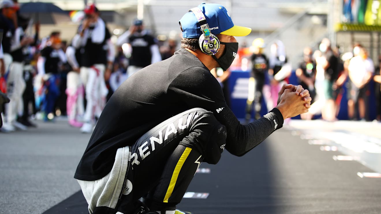 SOCHI, RUSSIA - SEPTEMBER 27: Daniel Ricciardo of Australia and Renault Sport F1 prepares to drive on the grid prior to the F1 Grand Prix of Russia at Sochi Autodrom on September 27, 2020 in Sochi, Russia. (Photo by Bryn Lennon/Getty Images)