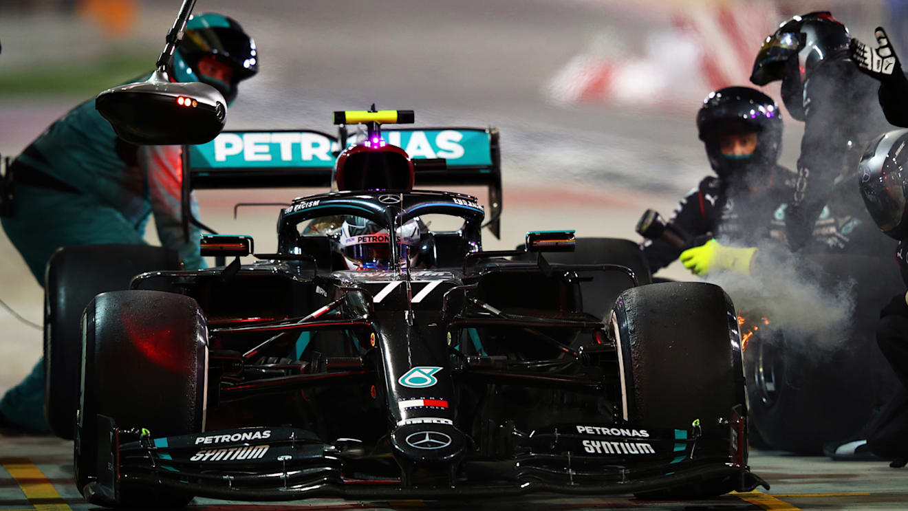BAHRAIN, BAHRAIN - DECEMBER 06: Valtteri Bottas of Finland driving the (77) Mercedes AMG Petronas F1 Team Mercedes W11 makes a pitstop as smoke pour from his front left brake during the F1 Grand Prix of Sakhir at Bahrain International Circuit on December 06, 2020 in Bahrain, Bahrain. (Photo by Mark Thompson/Getty Images)