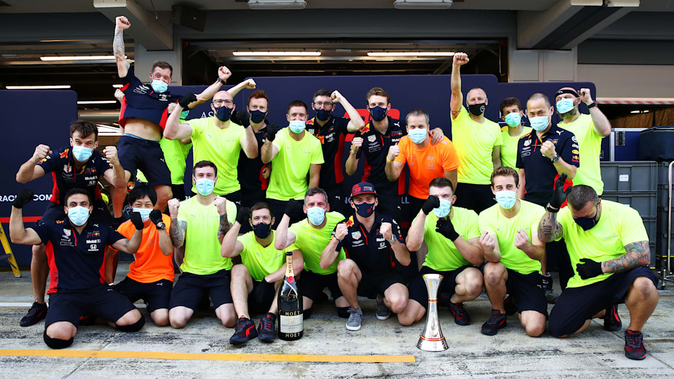 BARCELONA, SPAIN - AUGUST 16: Second placed Max Verstappen of Netherlands and Red Bull Racing celebrates with his team after the F1 Grand Prix of Spain at Circuit de Barcelona-Catalunya on August 16, 2020 in Barcelona, Spain. (Photo by Mark Thompson/Getty Images)