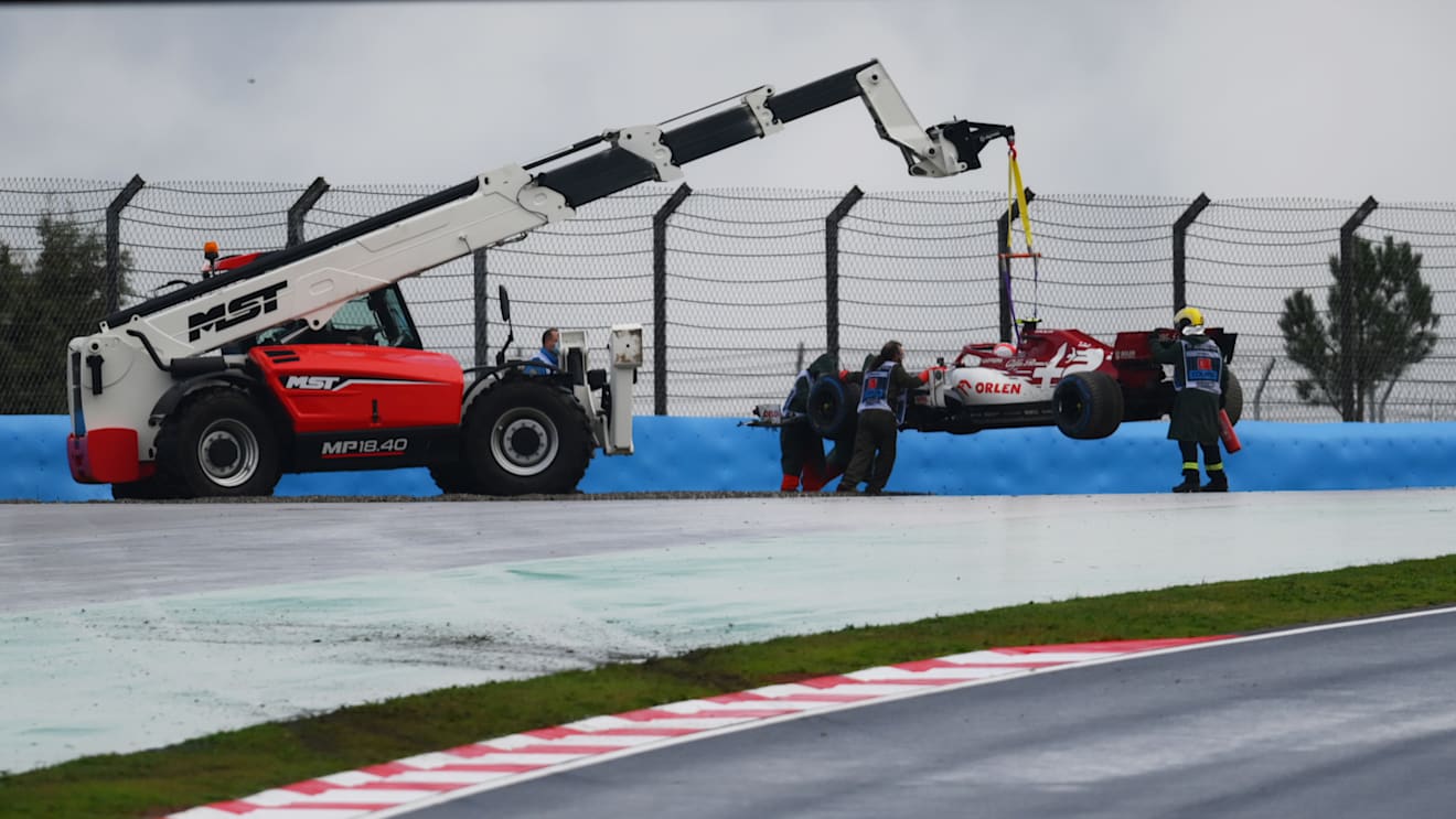 ISTANBUL, TURKEY - NOVEMBER 15: The car of Antonio Giovinazzi of Italy and Alfa Romeo Racing is removed from the track after spinning off on the way to the grid before the F1 Grand Prix of Turkey at Intercity Istanbul Park on November 15, 2020 in Istanbul, Turkey. (Photo by Clive Mason/Getty Images)