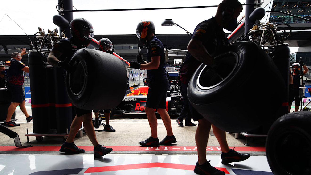 SPIELBERG, AUSTRIA - JULY 02: The Red Bull Racing team work in the garage during practice ahead of the F1 Grand Prix of Austria at Red Bull Ring on July 02, 2021 in Spielberg, Austria. (Photo by Mark Thompson/Getty Images)