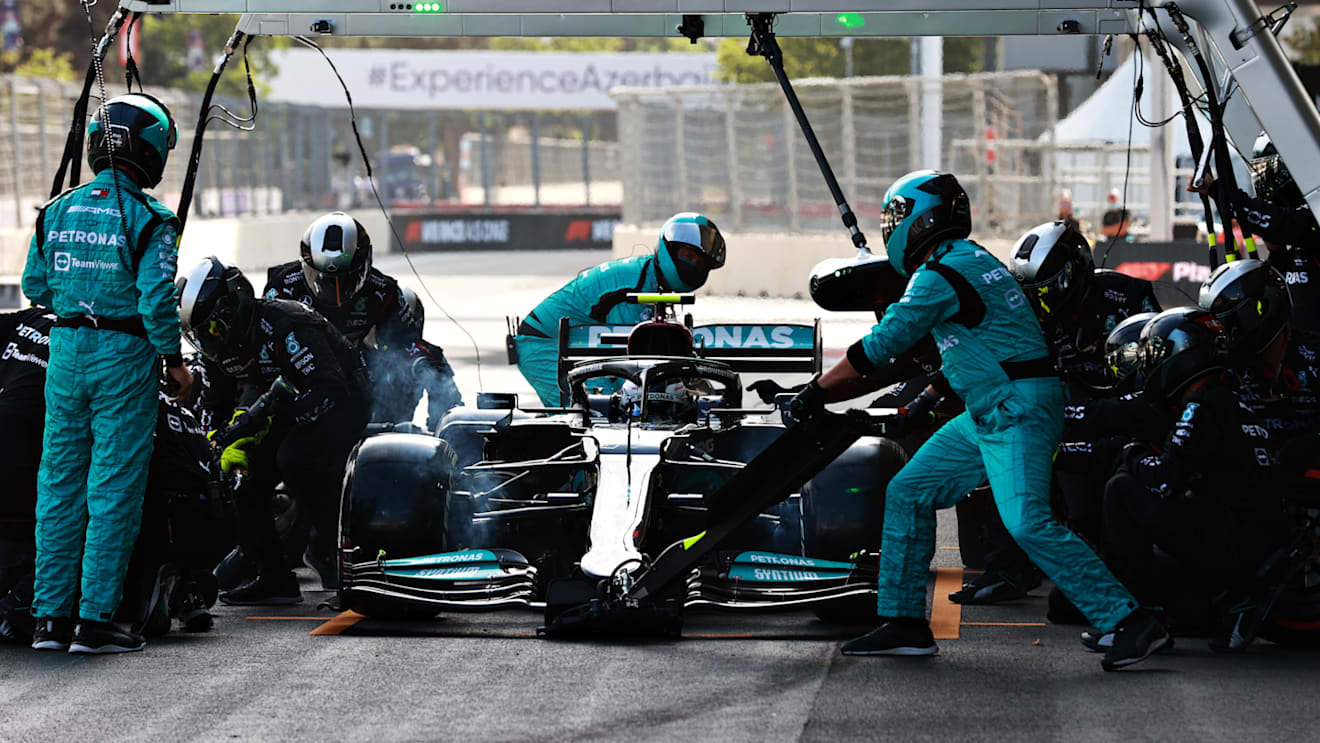 BAKU, AZERBAIJAN - JUNE 06: Valtteri Bottas of Finland driving the (77) Mercedes AMG Petronas F1 Team Mercedes W12 makes a pitstop during the F1 Grand Prix of Azerbaijan at Baku City Circuit on June 06, 2021 in Baku, Azerbaijan. (Photo by Mark Thompson/Getty Images)