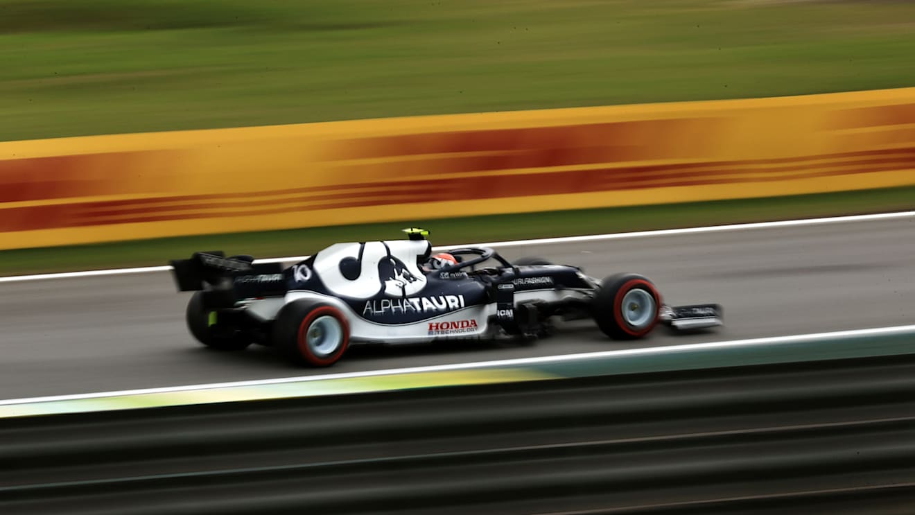 SAO PAULO, BRAZIL - NOVEMBER 12: Pierre Gasly of France driving the (10) Scuderia AlphaTauri AT02 Honda during qualifying ahead of the F1 Grand Prix of Brazil at Autodromo Jose Carlos Pace on November 12, 2021 in Sao Paulo, Brazil. (Photo by Buda Mendes/Getty Images)