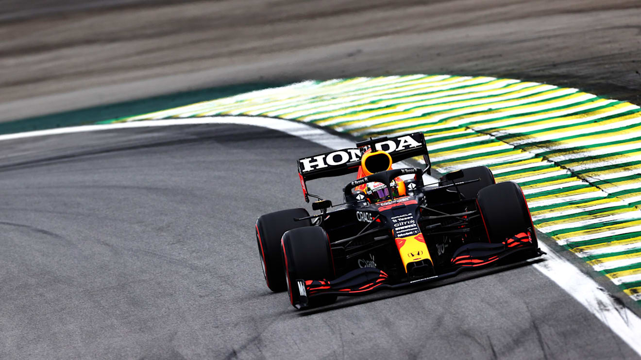 SAO PAULO, BRAZIL - NOVEMBER 12: Max Verstappen of the Netherlands driving the (33) Red Bull Racing RB16B Honda during qualifying ahead of the F1 Grand Prix of Brazil at Autodromo Jose Carlos Pace on November 12, 2021 in Sao Paulo, Brazil. (Photo by Mark Thompson/Getty Images)