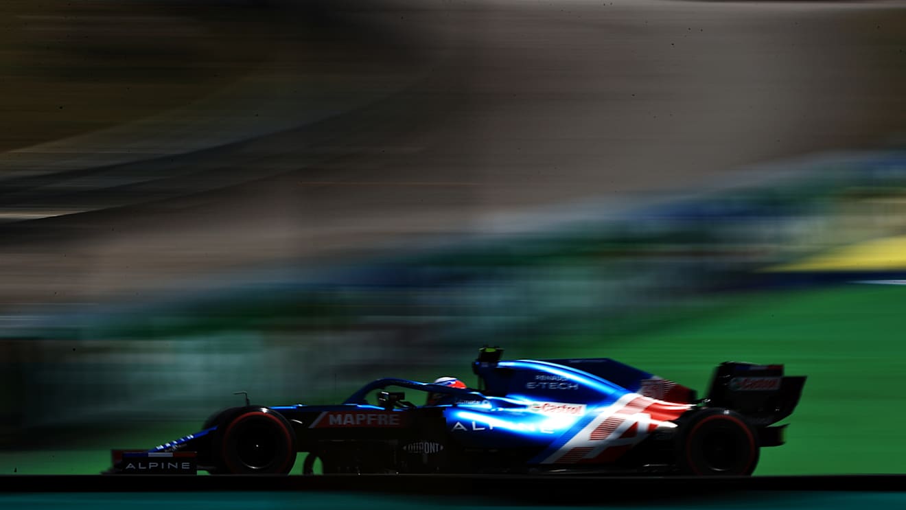 SAO PAULO, BRAZIL - NOVEMBER 13: Esteban Ocon of France driving the (31) Alpine A521 Renault during practice ahead of the F1 Grand Prix of Brazil at Autodromo Jose Carlos Pace on November 13, 2021 in Sao Paulo, Brazil. (Photo by Buda Mendes/Getty Images)