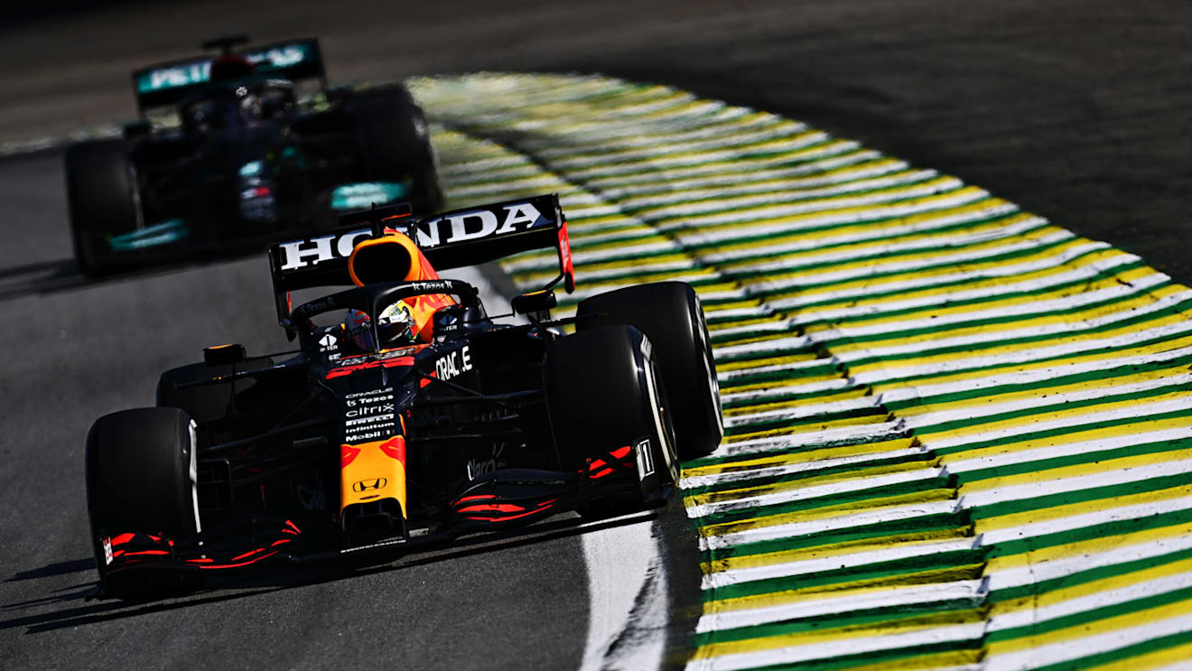 SAO PAULO, BRAZIL - NOVEMBER 14: Max Verstappen of the Netherlands driving the (33) Red Bull Racing RB16B Honda leads Lewis Hamilton of Great Britain driving the (44) Mercedes AMG Petronas F1 Team Mercedes W12 during the F1 Grand Prix of Brazil at Autodromo Jose Carlos Pace on November 14, 2021 in Sao Paulo, Brazil. (Photo by Clive Mason - Formula 1/Formula 1 via Getty Images)