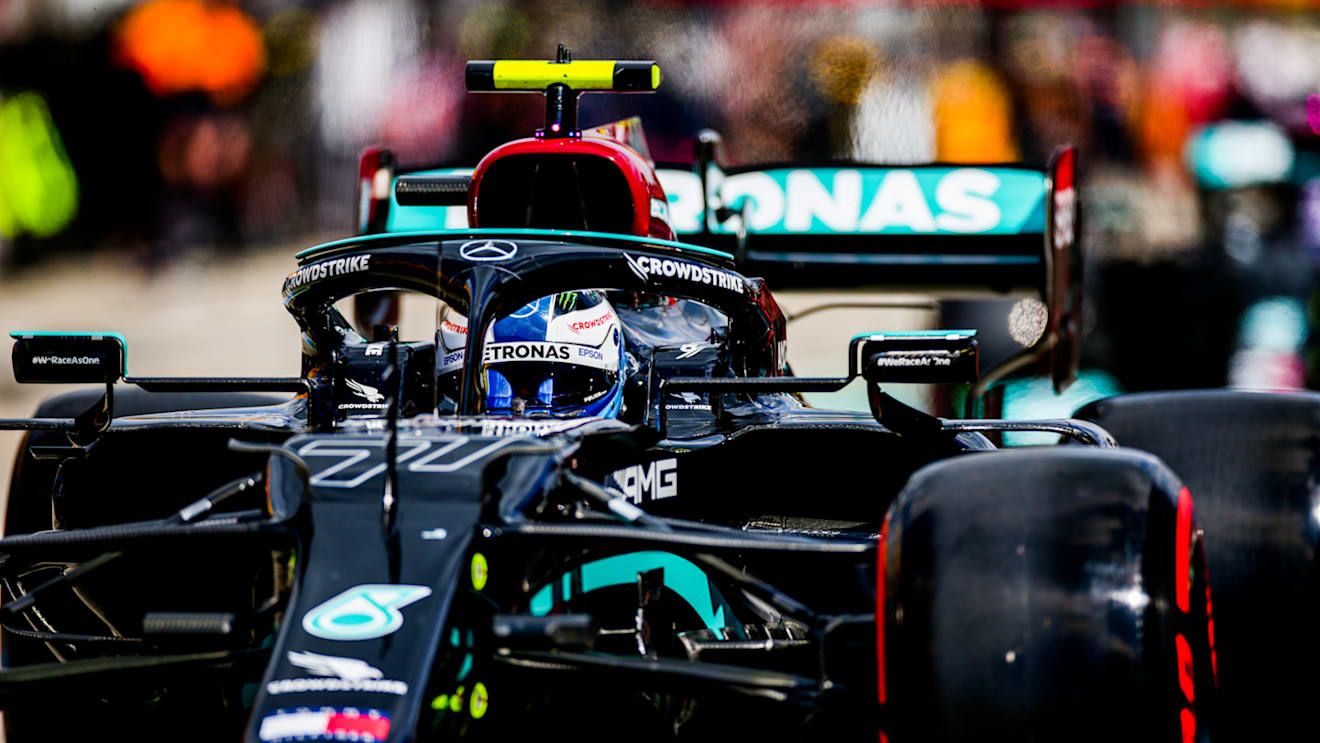IMOLA, ITALY - APRIL 17: Valterri Bottas of Mercedes and Finland  qualifying ahead of the F1 Grand Prix of Emilia Romagna at Autodromo Enzo e Dino Ferrari on April 17, 2021 in Imola, Italy. (Photo by Peter Fox/Getty Images)