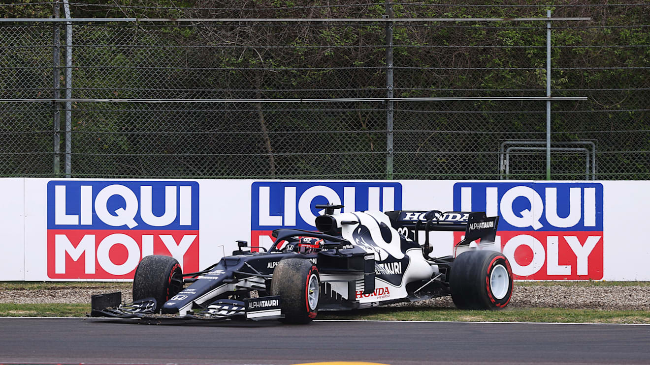 IMOLA, ITALY - APRIL 18: Yuki Tsunoda of Japan driving the (22) Scuderia AlphaTauri AT02 Honda spins during the F1 Grand Prix of Emilia Romagna at Autodromo Enzo e Dino Ferrari on April 18, 2021 in Imola, Italy. (Photo by Lars Baron/Getty Images)