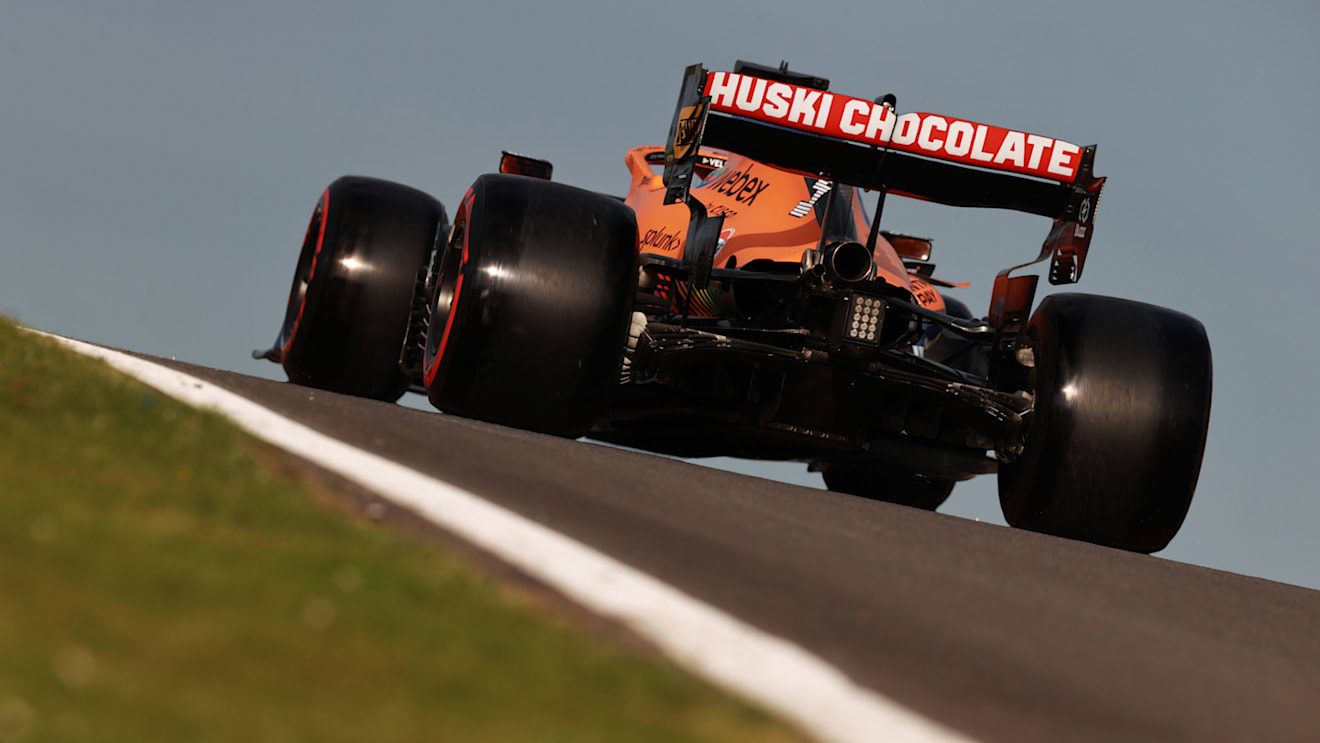 NORTHAMPTON, ENGLAND - JULY 16: Daniel Ricciardo of Australia driving the (3) McLaren F1 Team MCL35M Mercedes during qualifying ahead of the F1 Grand Prix of Great Britain at Silverstone on July 16, 2021 in Northampton, England. (Photo by Mark Thompson/Getty Images)