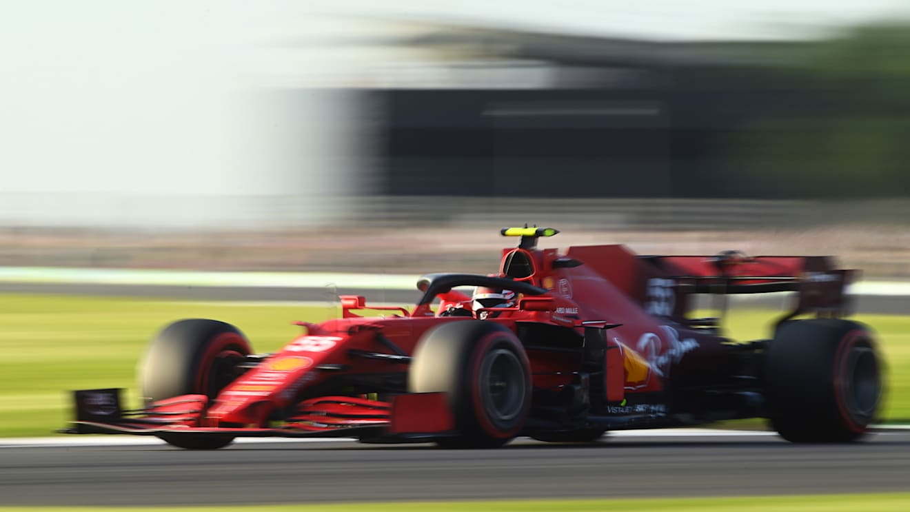 NORTHAMPTON, ENGLAND - JULY 16: Carlos Sainz of Spain driving the (55) Scuderia Ferrari SF21 during qualifying ahead of the F1 Grand Prix of Great Britain at Silverstone on July 16, 2021 in Northampton, England. (Photo by Michael Regan/Getty Images)