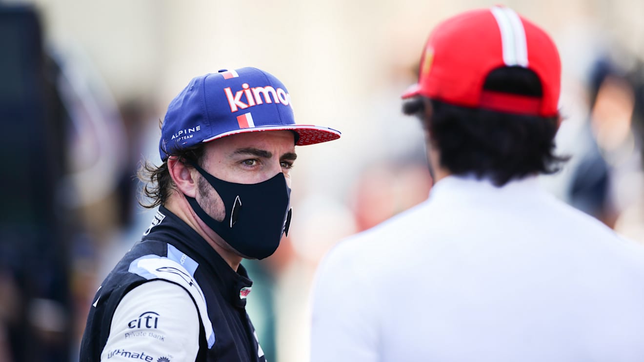 BUDAPEST, HUNGARY - JULY 31: Fernando Alonso of Alpine F1 and Spain chats with Carlos Sainz of Ferrari and Spain  during qualifying ahead of the F1 Grand Prix of Hungary at Hungaroring on July 31, 2021 in Budapest, Hungary. (Photo by Peter Fox/Getty Images)