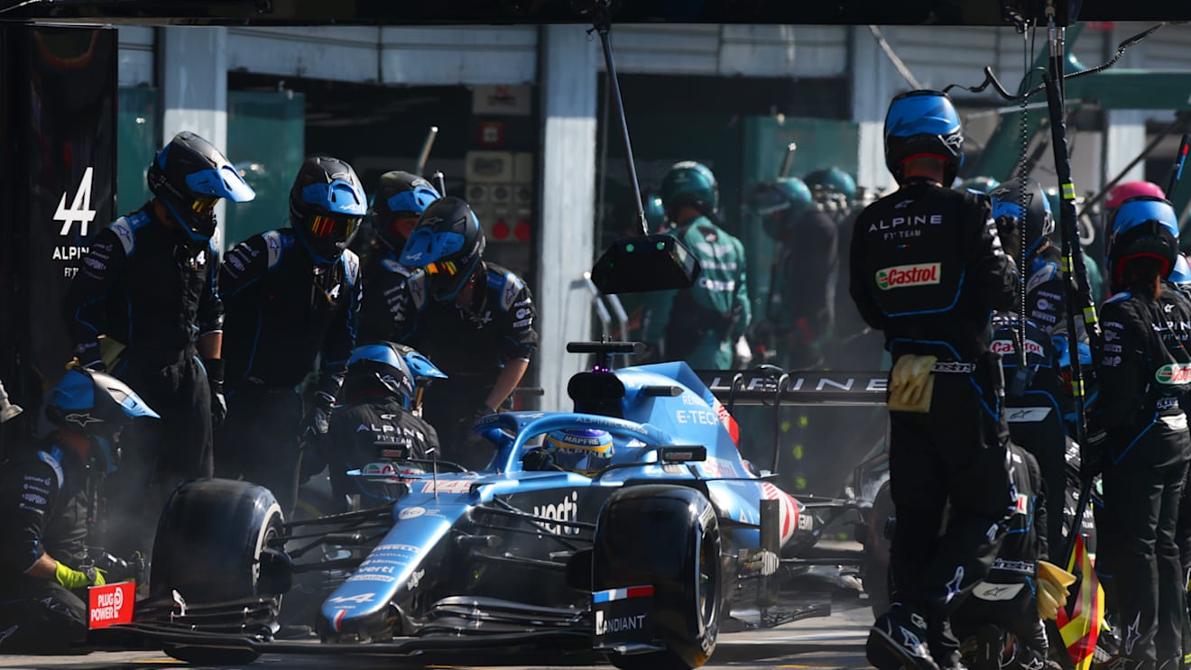 MONZA, ITALY - SEPTEMBER 12: Fernando Alonso of Spain driving the (14) Alpine A521 Renault makes a pitstop during the F1 Grand Prix of Italy at Autodromo di Monza on September 12, 2021 in Monza, Italy. (Photo by Peter Fox/Getty Images)