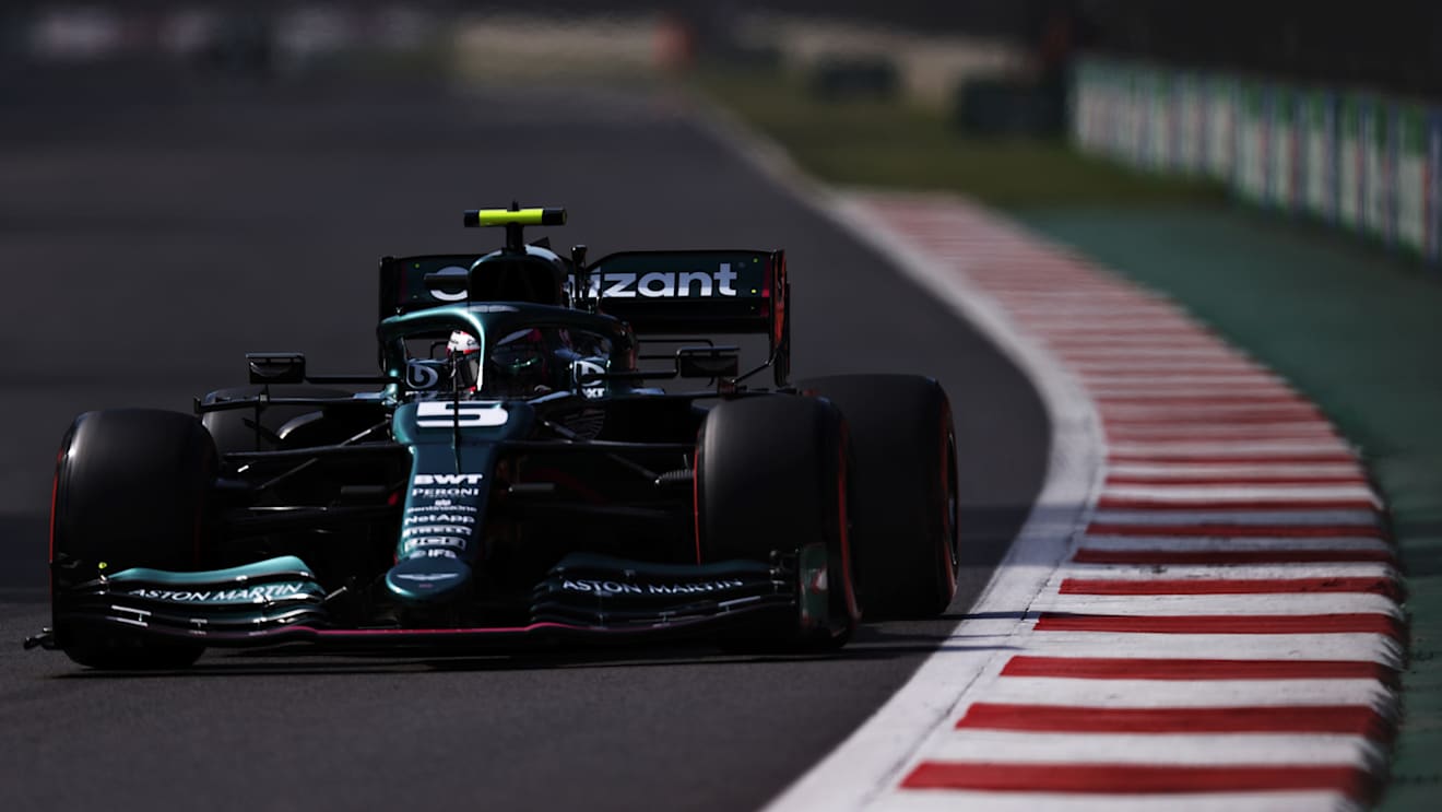 MEXICO CITY, MEXICO - NOVEMBER 06: Sebastian Vettel of Germany driving the (5) Aston Martin AMR21 Mercedes  during qualifying ahead of the F1 Grand Prix of Mexico at Autodromo Hermanos Rodriguez on November 06, 2021 in Mexico City, Mexico. (Photo by Lars Baron/Getty Images)