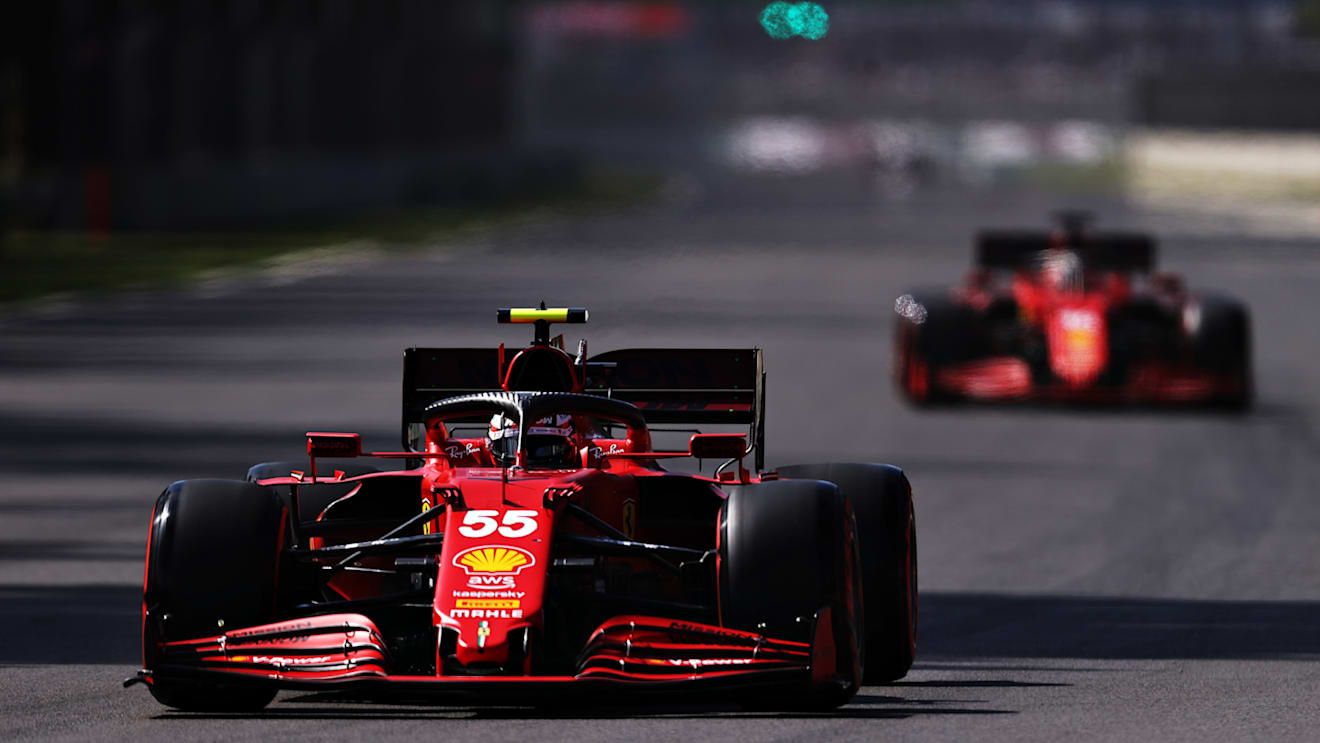 MEXICO CITY, MEXICO - NOVEMBER 06: Carlos Sainz of Spain driving the (55) Scuderia Ferrari SF21 during qualifying ahead of the F1 Grand Prix of Mexico at Autodromo Hermanos Rodriguez on November 06, 2021 in Mexico City, Mexico. (Photo by Lars Baron/Getty Images)