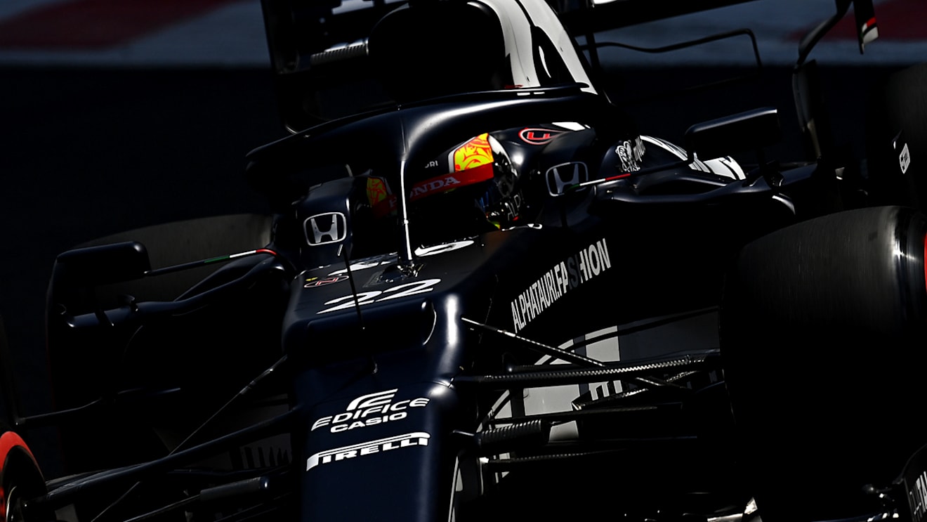MEXICO CITY, MEXICO - NOVEMBER 06: Yuki Tsunoda of Japan driving the (22) Scuderia AlphaTauri AT02 Honda during qualifying ahead of the F1 Grand Prix of Mexico at Autodromo Hermanos Rodriguez on November 06, 2021 in Mexico City, Mexico. (Photo by Clive Mason/Getty Images)