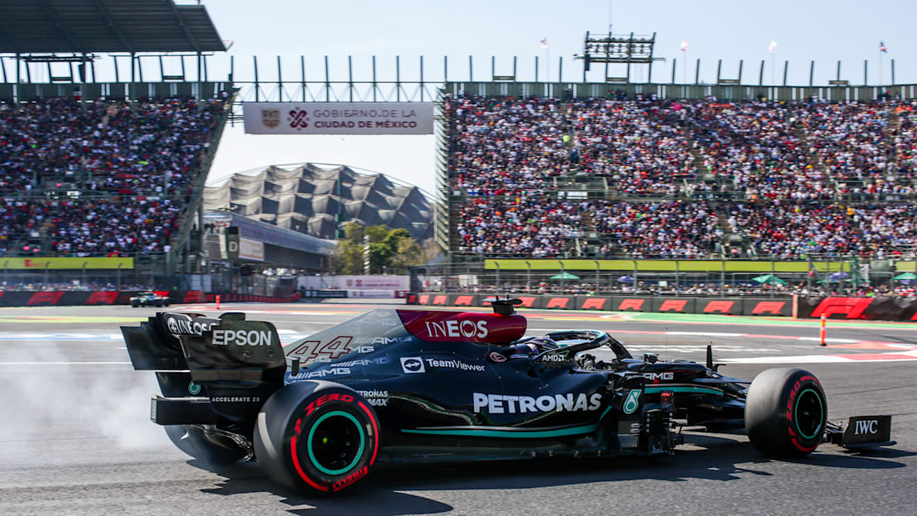 MEXICO CITY, MEXICO - NOVEMBER 06: Lewis Hamilton of Mercedes and Great Britain  during qualifying ahead of the F1 Grand Prix of Mexico at Autodromo Hermanos Rodriguez on November 06, 2021 in Mexico City, Mexico. (Photo by Peter Fox/Getty Images)