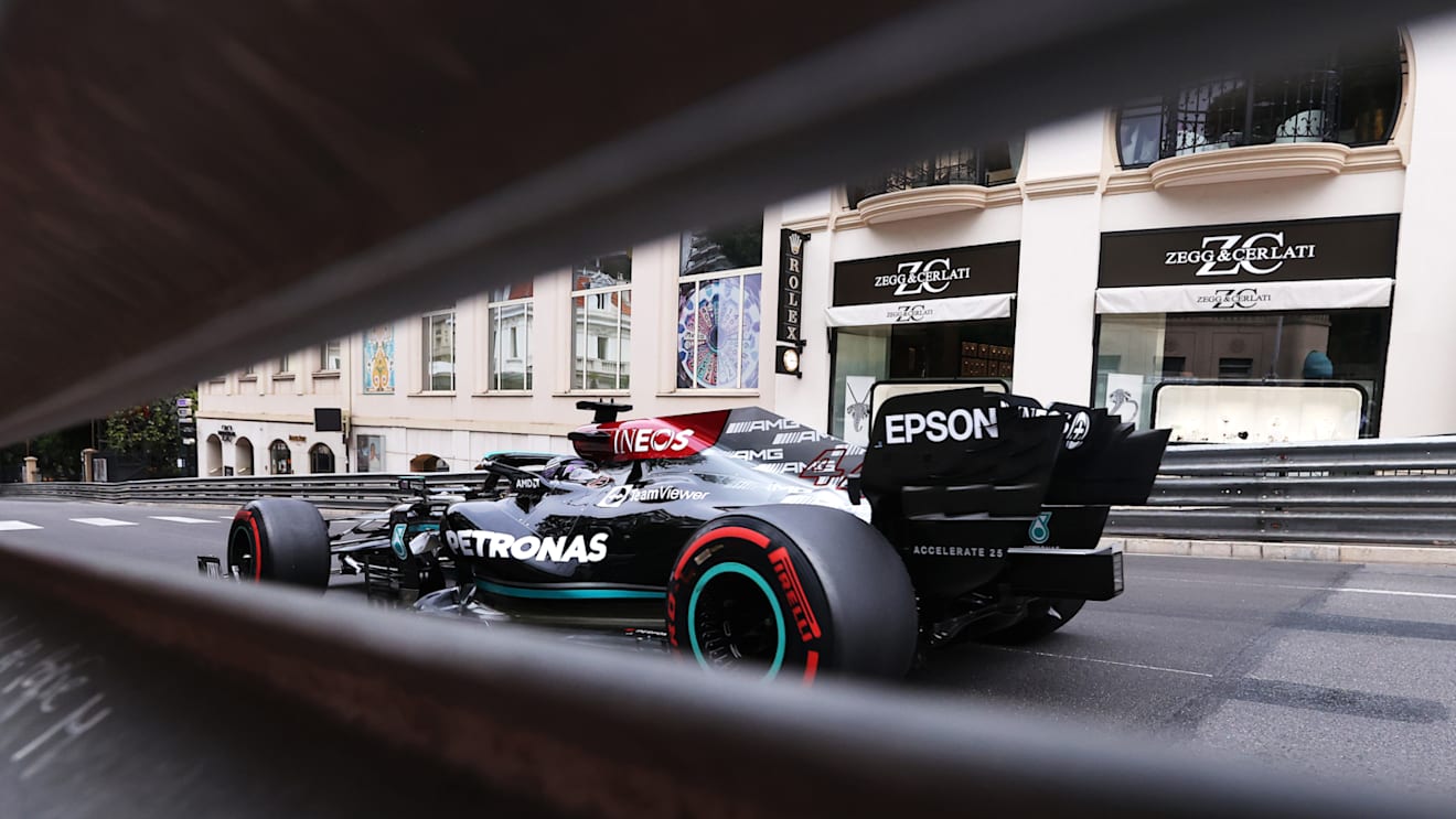 MONTE-CARLO, MONACO - MAY 22: Lewis Hamilton of Great Britain driving the (44) Mercedes AMG Petronas F1 Team Mercedes W12 on track during qualifying for the F1 Grand Prix of Monaco at Circuit de Monaco on May 22, 2021 in Monte-Carlo, Monaco. (Photo by Lars Baron/Getty Images)