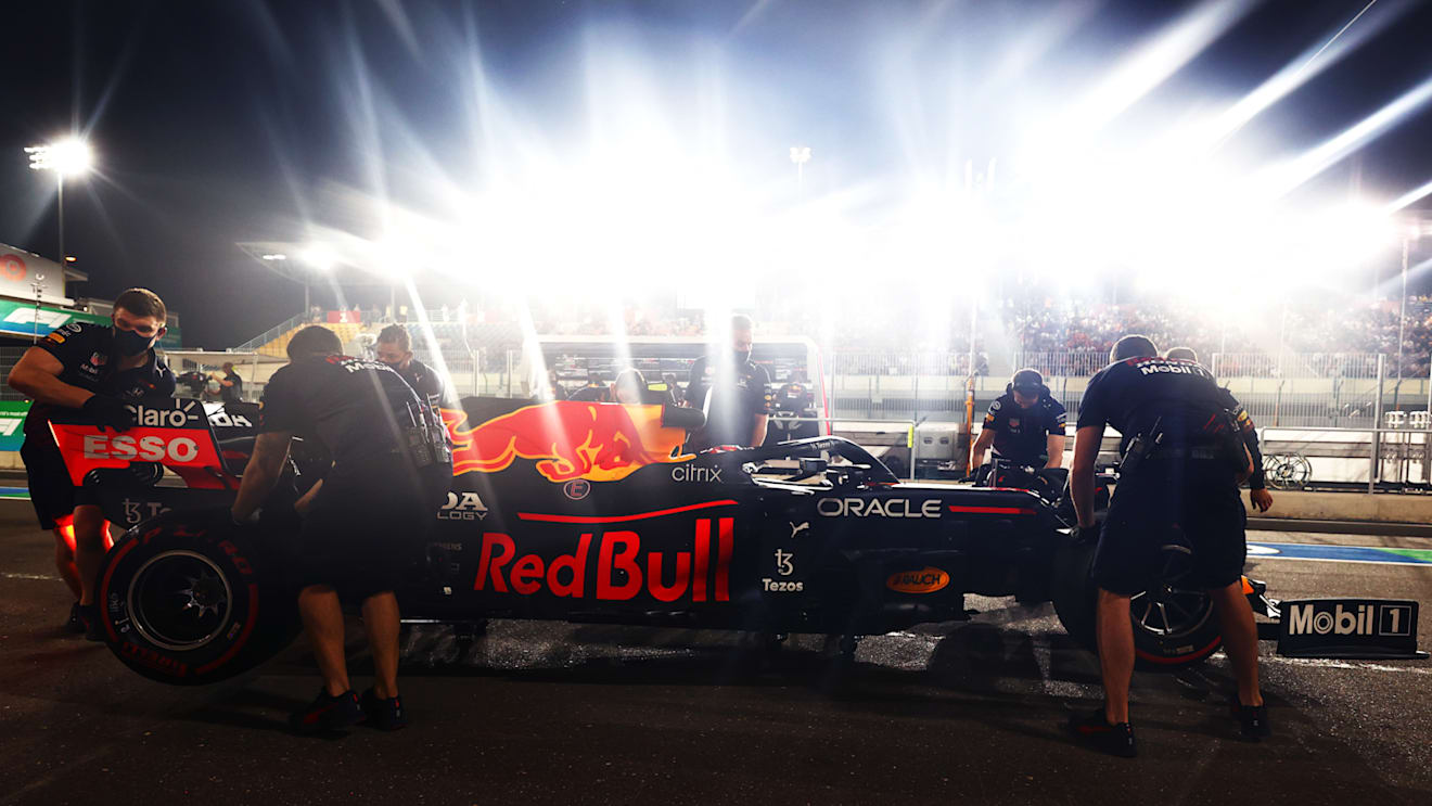 DOHA, QATAR - NOVEMBER 20: Sergio Perez of Mexico driving the (11) Red Bull Racing RB16B Honda stops in the Pitlane during qualifying ahead of the F1 Grand Prix of Qatar at Losail International Circuit on November 20, 2021 in Doha, Qatar. (Photo by Mark Thompson/Getty Images)
