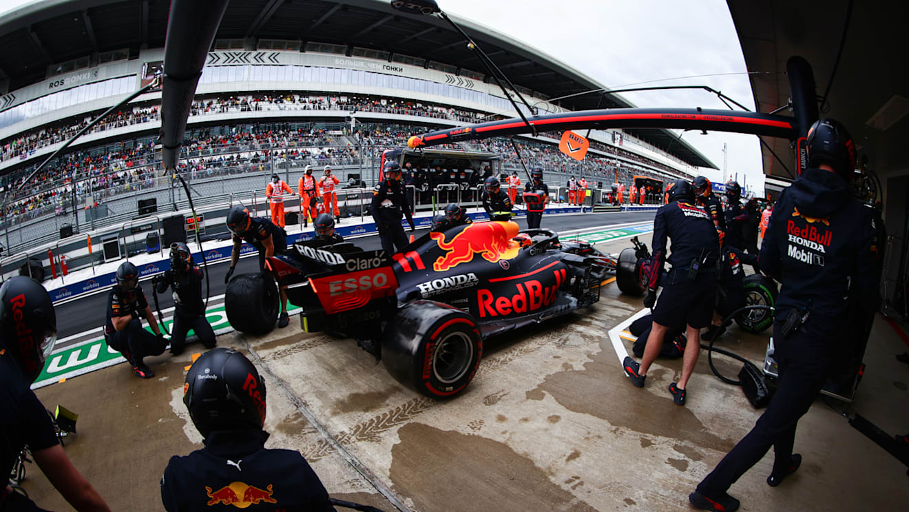 SOCHI, RUSSIA - SEPTEMBER 25: Sergio Perez of Mexico driving the (11) Red Bull Racing RB16B Honda stops in the Pitlane during qualifying ahead of the F1 Grand Prix of Russia at Sochi Autodrom on September 25, 2021 in Sochi, Russia. (Photo by Mark Thompson/Getty Images)
