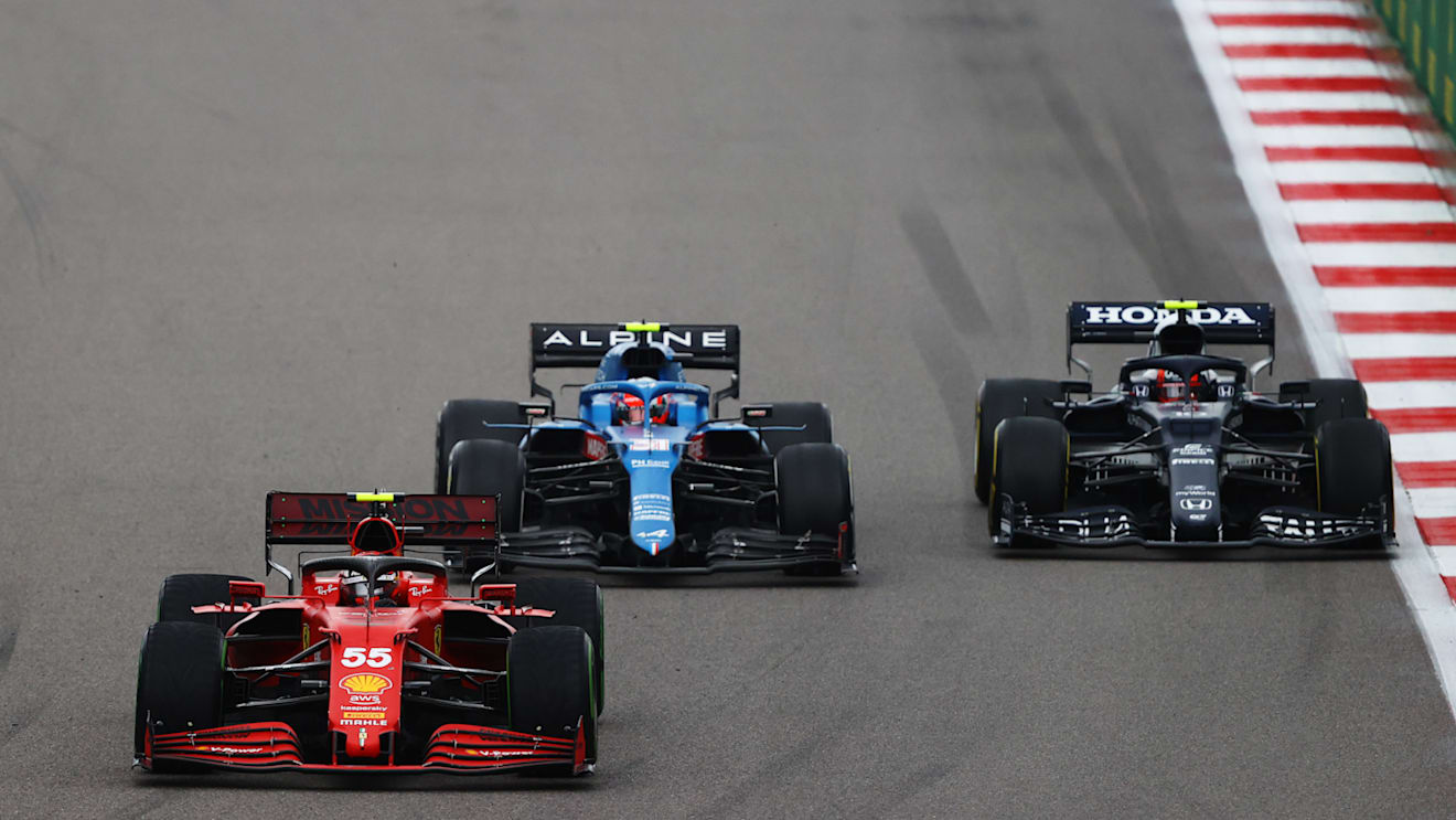 SOCHI, RUSSIA - SEPTEMBER 26: Carlos Sainz of Spain driving the (55) Scuderia Ferrari SF21 leads Esteban Ocon of France driving the (31) Alpine A521 Renault and Pierre Gasly of France driving the (10) Scuderia AlphaTauri AT02 Honda during the F1 Grand Prix of Russia at Sochi Autodrom on September 26, 2021 in Sochi, Russia. (Photo by Bryn Lennon/Getty Images)