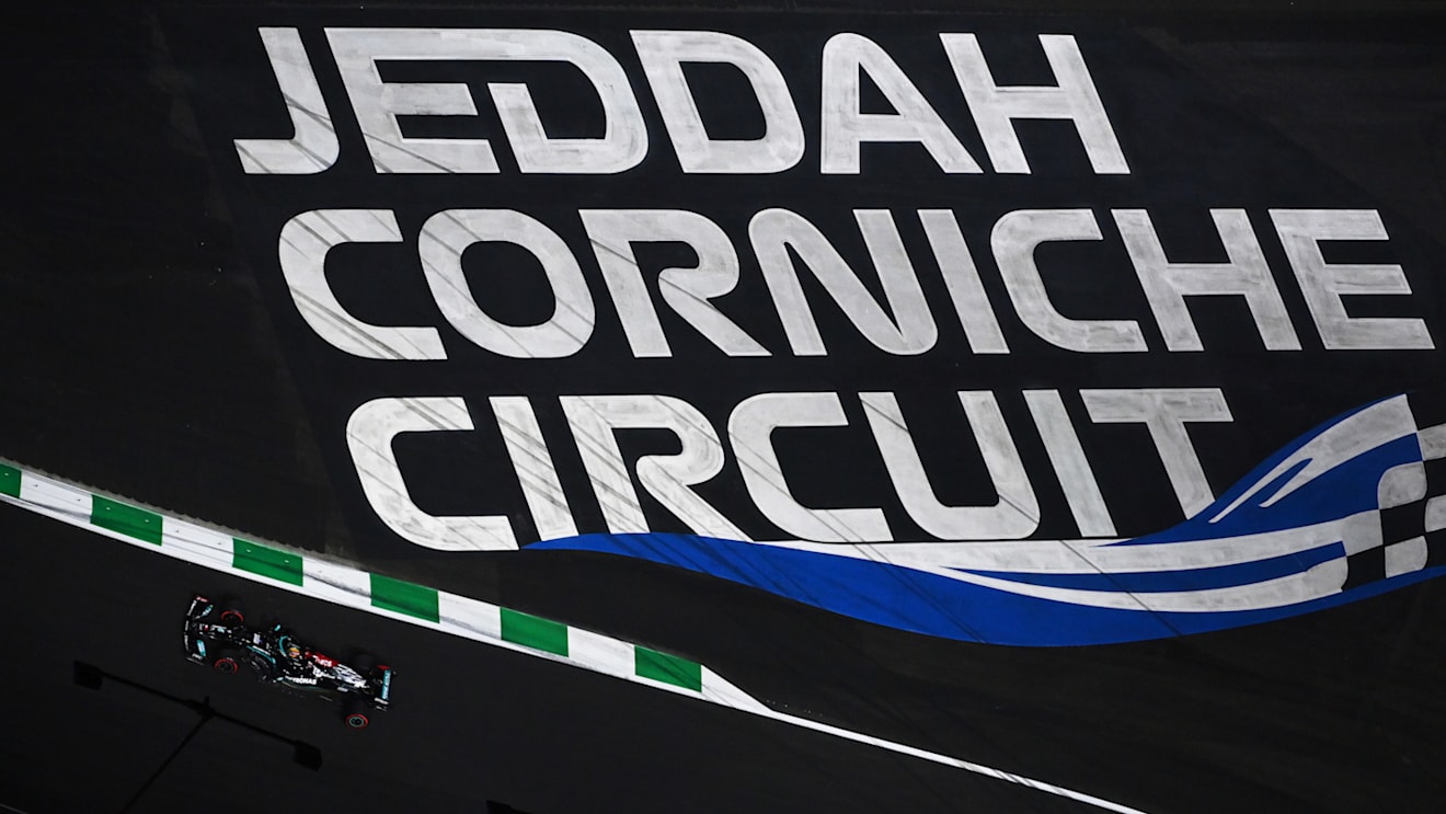 JEDDAH, SAUDI ARABIA - DECEMBER 04: Lewis Hamilton of Great Britain driving the (44) Mercedes AMG Petronas F1 Team Mercedes W12 during qualifying ahead of the F1 Grand Prix of Saudi Arabia at Jeddah Corniche Circuit on December 04, 2021 in Jeddah, Saudi Arabia. (Photo by Dan Mullan/Getty Images)