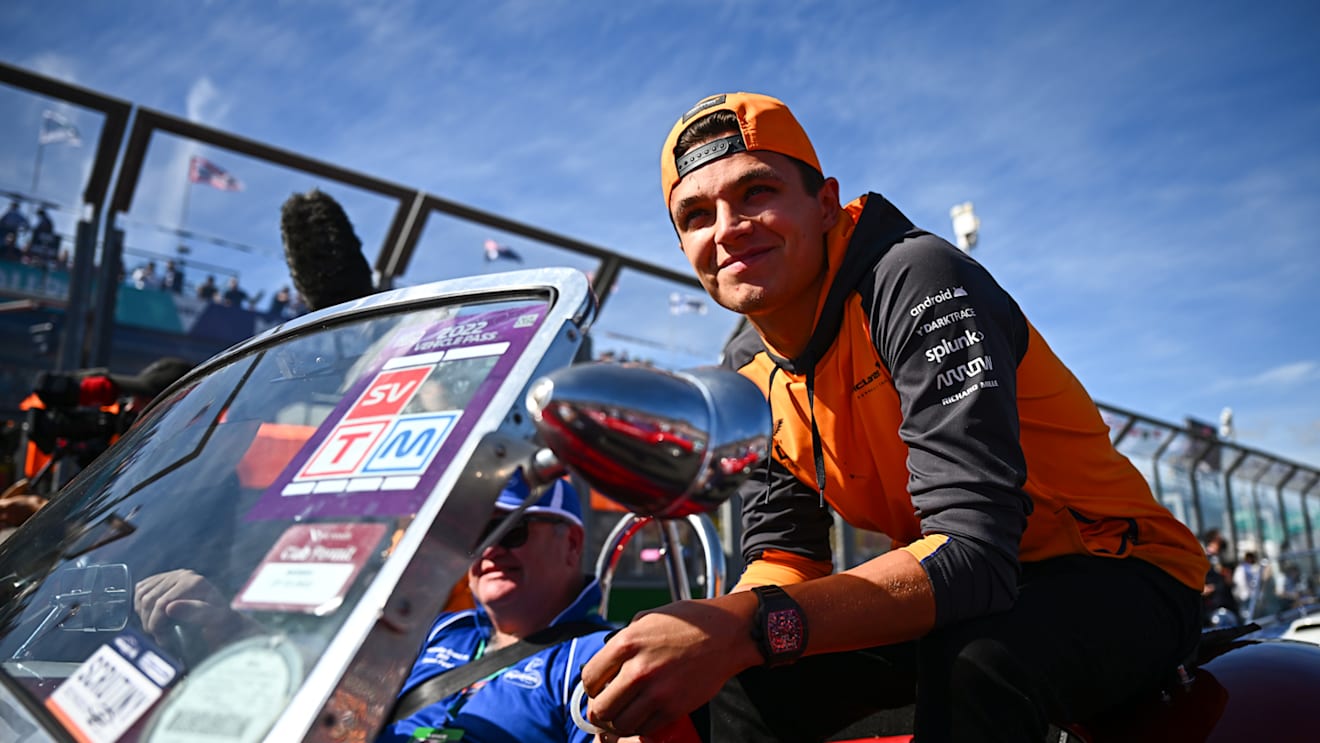 MELBOURNE, AUSTRALIA - APRIL 10: Lando Norris of Great Britain and McLaren smiles on the drivers parade ahead of  the F1 Grand Prix of Australia at Melbourne Grand Prix Circuit on April 10, 2022 in Melbourne, Australia. (Photo by Clive Mason/Getty Images)