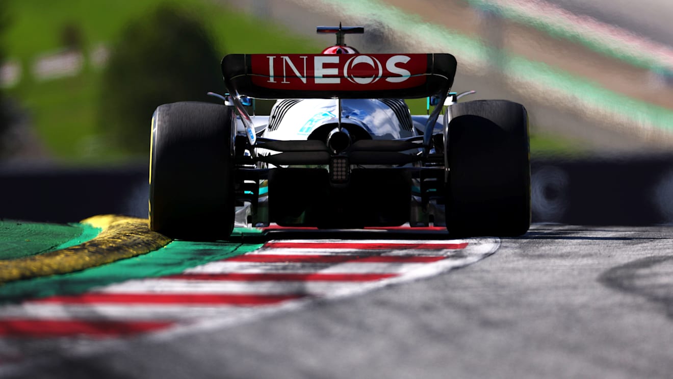 SPIELBERG, AUSTRIA - JULY 09: George Russell of Great Britain driving the (63) Mercedes AMG Petronas F1 Team W13 on track during the F1 Grand Prix of Austria Sprint at Red Bull Ring on July 09, 2022 in Spielberg, Austria. (Photo by Bryn Lennon/Getty Images)