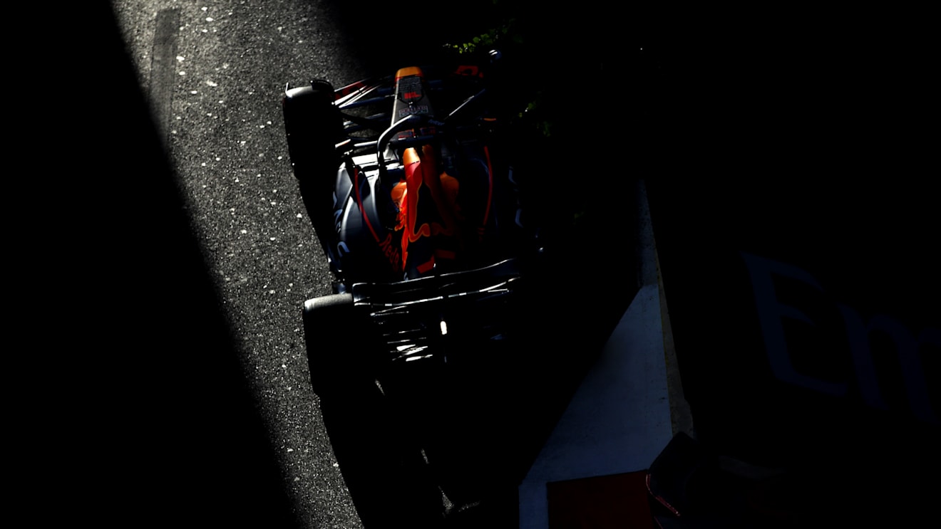 BAKU, AZERBAIJAN - JUNE 11: Max Verstappen of the Netherlands driving the (1) Oracle Red Bull Racing RB18 on track during qualifying ahead of the F1 Grand Prix of Azerbaijan at Baku City Circuit on June 11, 2022 in Baku, Azerbaijan. (Photo by Joe Portlock - Formula 1/Formula 1 via Getty Images)