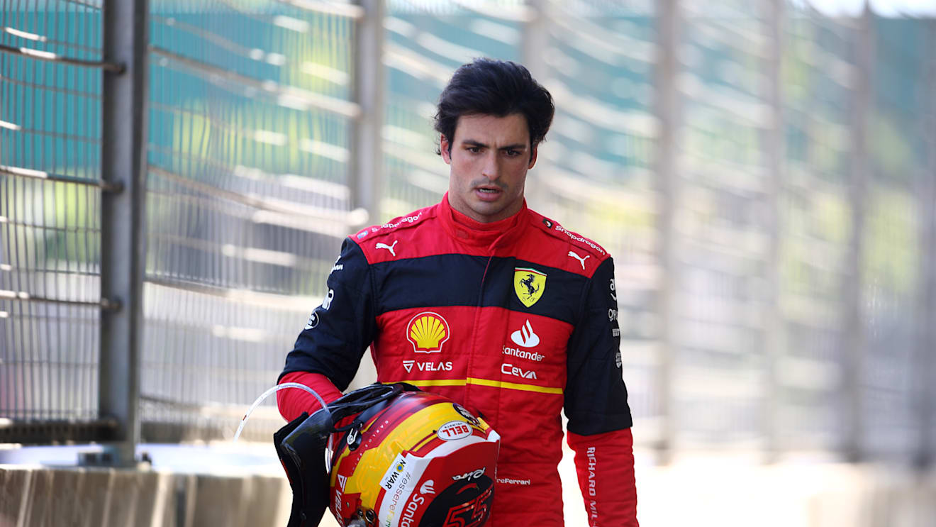 BAKU, AZERBAIJAN - JUNE 12: Carlos Sainz of Spain and Ferrari looks dejected after retiring from the race during the F1 Grand Prix of Azerbaijan at Baku City Circuit on June 12, 2022 in Baku, Azerbaijan. (Photo by Joe Portlock - Formula 1/Formula 1 via Getty Images)