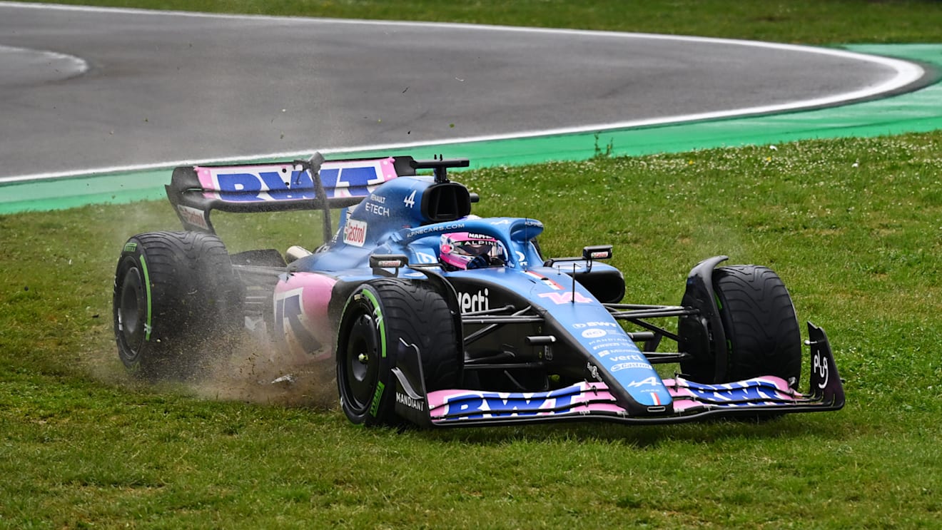 IMOLA, ITALY - APRIL 24: Fernando Alonso of Spain driving the (14) Alpine F1 A522 Renault runs wide during the F1 Grand Prix of Emilia Romagna at Autodromo Enzo e Dino Ferrari on April 24, 2022 in Imola, Italy. (Photo by Clive Mason/Getty Images)