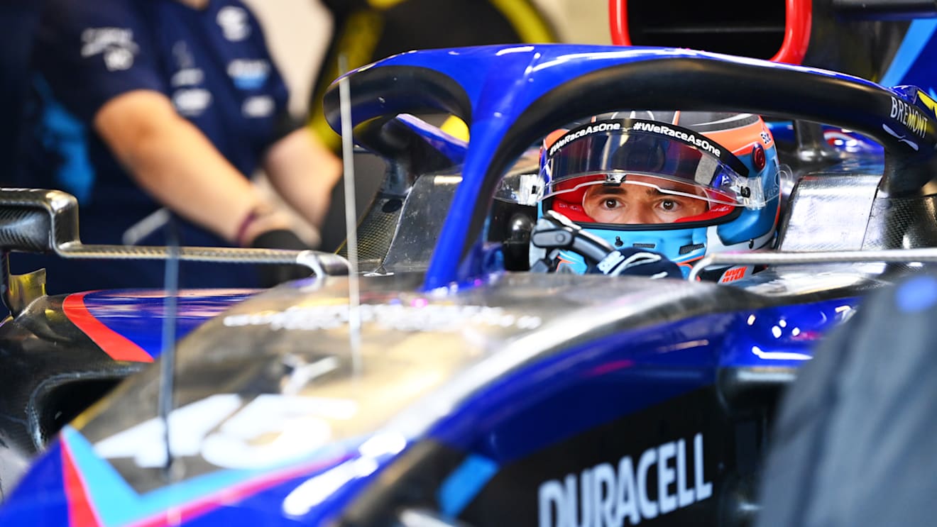 MONZA, ITALY - SEPTEMBER 10: Nyck de Vries of Netherlands and Williams prepares to drive in the garage during final practice ahead of the F1 Grand Prix of Italy at Autodromo Nazionale Monza on September 10, 2022 in Monza, Italy. (Photo by Dan Mullan/Getty Images)