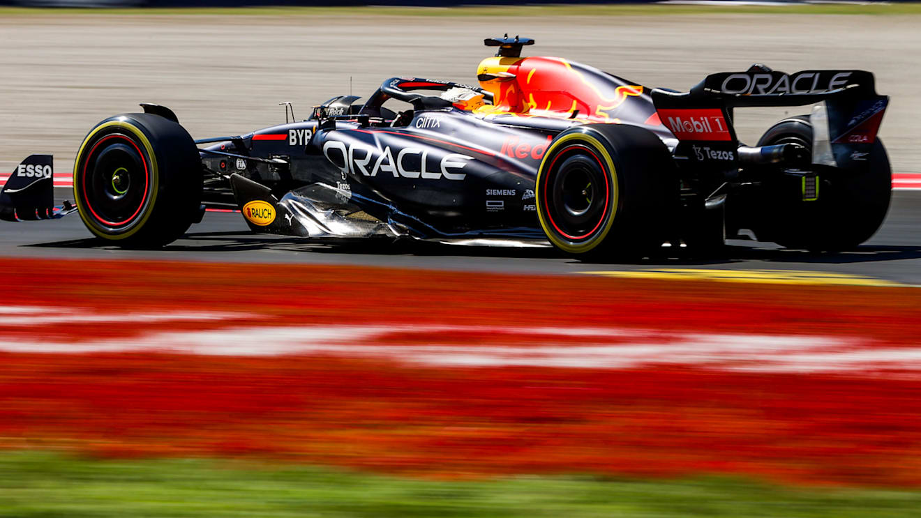 MONZA, ITALY - SEPTEMBER 10: Max Verstappen of Red Bull Racing and The Netherlands  during qualifying ahead of the F1 Grand Prix of Italy at Autodromo Nazionale Monza on September 10, 2022 in Monza, Italy. (Photo by Peter Fox/Getty Images)