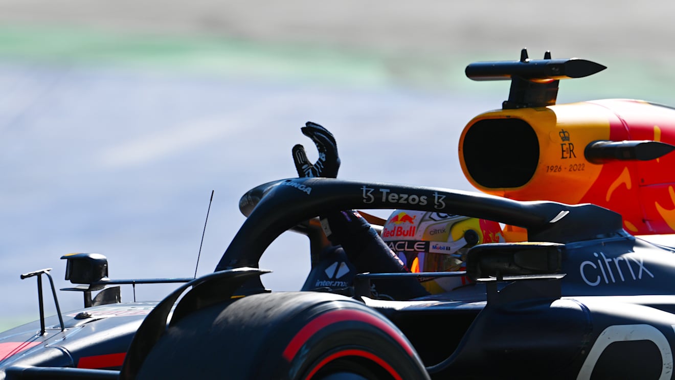 MONZA, ITALY - SEPTEMBER 11: Race winner Max Verstappen of the Netherlands driving the (1) Oracle Red Bull Racing RB18 waves to the crowd during the F1 Grand Prix of Italy at Autodromo Nazionale Monza on September 11, 2022 in Monza, Italy. (Photo by Clive Mason/Getty Images)