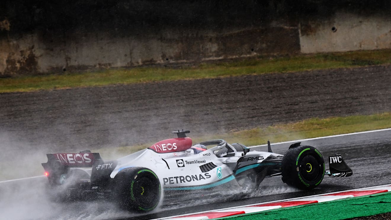 SUZUKA, JAPAN - OCTOBER 09: George Russell of Great Britain driving the (63) Mercedes AMG Petronas F1 Team W13 on track during the F1 Grand Prix of Japan at Suzuka International Racing Course on October 09, 2022 in Suzuka, Japan. (Photo by Clive Mason/Getty Images)