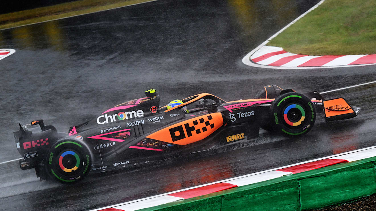 SUZUKA, JAPAN - OCTOBER 09: Lando Norris of Great Britain driving the (4) McLaren MCL36 Mercedes on track during the F1 Grand Prix of Japan at Suzuka International Racing Course on October 09, 2022 in Suzuka, Japan. (Photo by Clive Mason/Getty Images)