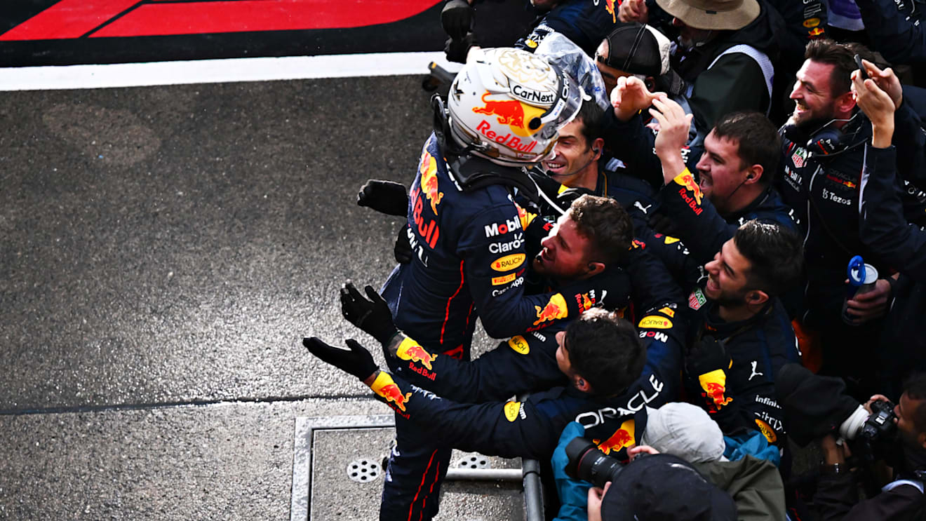 SUZUKA, JAPAN - OCTOBER 09: Race winner and 2022 F1 World Drivers Champion Max Verstappen of Netherlands and Oracle Red Bull Racing celebrates with his team in parc ferme during the F1 Grand Prix of Japan at Suzuka International Racing Course on October 09, 2022 in Suzuka, Japan. (Photo by Clive Mason/Getty Images)