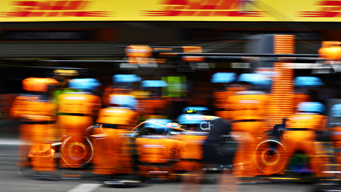 MEXICO CITY, MEXICO - OCTOBER 30: Lando Norris of Great Britain driving the (4) McLaren MCL36 Mercedes makes a pitstop during the F1 Grand Prix of Mexico at Autodromo Hermanos Rodriguez on October 30, 2022 in Mexico City, Mexico. (Photo by Mark Thompson/Getty Images )