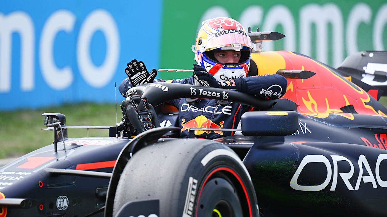 ZANDVOORT, NETHERLANDS - SEPTEMBER 02: Max Verstappen of the Netherlands driving the (1) Oracle Red Bull Racing RB18 stops ot during practice ahead of the F1 Grand Prix of The Netherlands at Circuit Zandvoort on September 02, 2022 in Zandvoort, Netherlands. (Photo by Clive Mason/Getty Images)