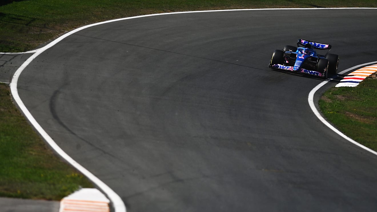 ZANDVOORT, NETHERLANDS - SEPTEMBER 03: Fernando Alonso of Spain driving the (14) Alpine F1 A522 Renault on track during final practice ahead of the F1 Grand Prix of The Netherlands at Circuit Zandvoort on September 03, 2022 in Zandvoort, Netherlands. (Photo by Dan Mullan/Getty Images)