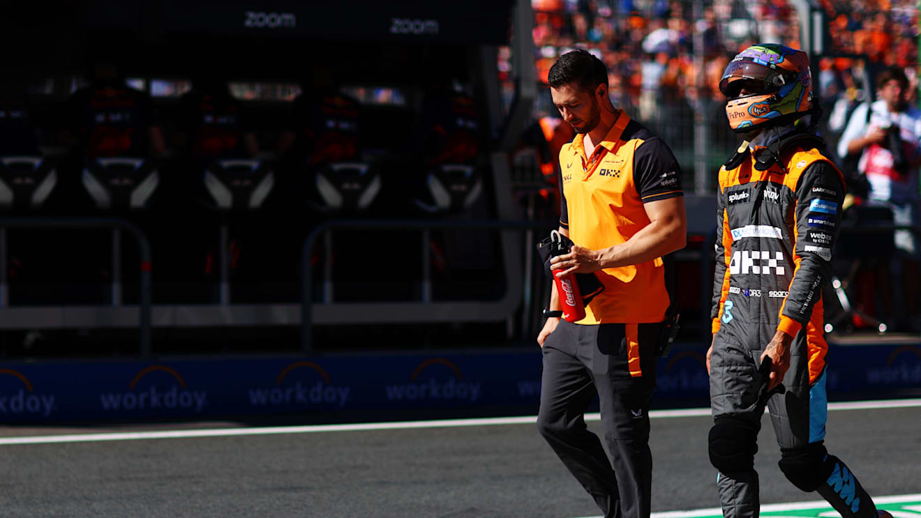 ZANDVOORT, NETHERLANDS - SEPTEMBER 03: 17th placed qualifier Daniel Ricciardo of Australia and McLaren walks in the Pitlane during qualifying ahead of the F1 Grand Prix of The Netherlands at Circuit Zandvoort on September 03, 2022 in Zandvoort, Netherlands. (Photo by Mark Thompson/Getty Images)