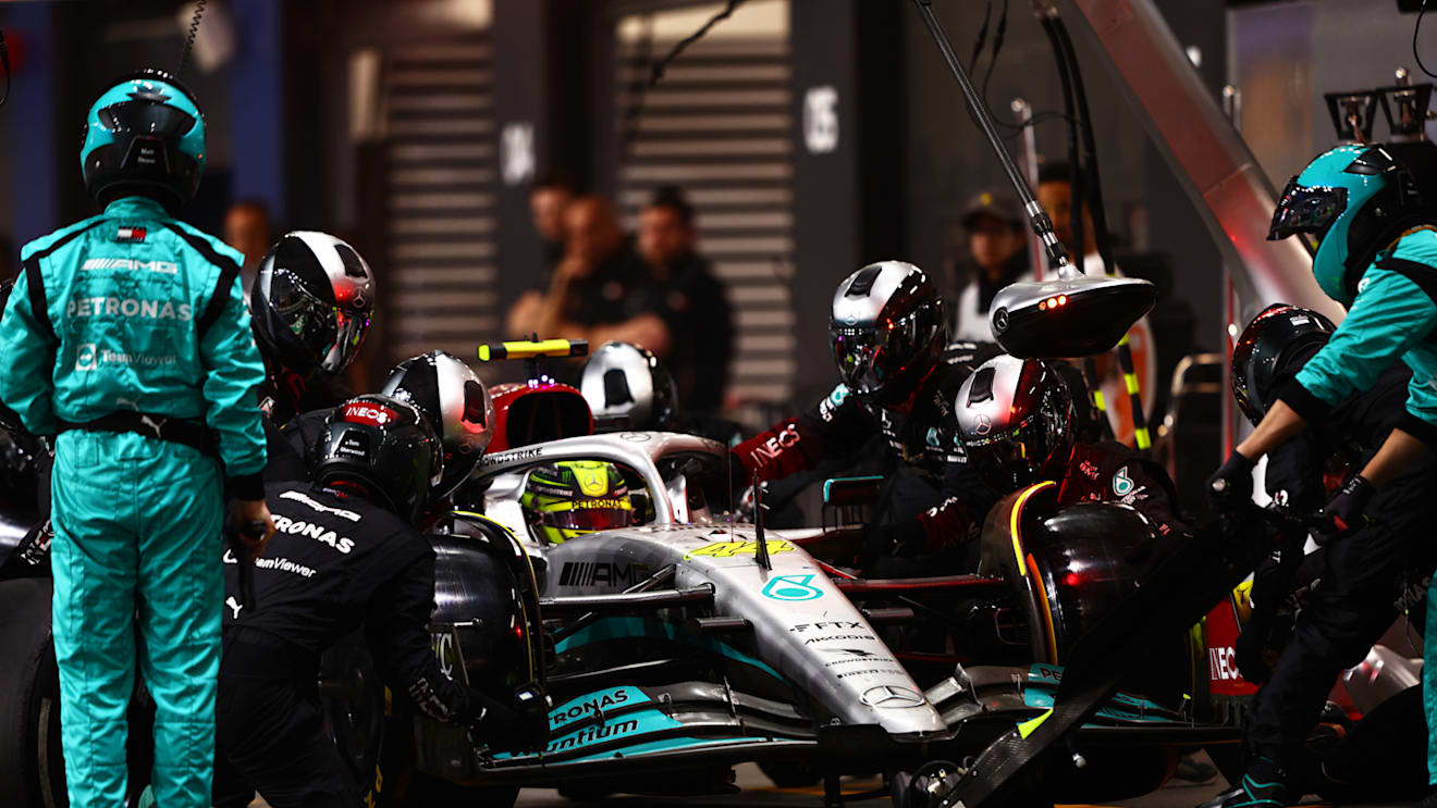 JEDDAH, SAUDI ARABIA - MARCH 27: Lewis Hamilton of Great Britain driving the (44) Mercedes AMG Petronas F1 Team W13 makes a pitstop during the F1 Grand Prix of Saudi Arabia at the Jeddah Corniche Circuit on March 27, 2022 in Jeddah, Saudi Arabia. (Photo by Mark Thompson/Getty Images)